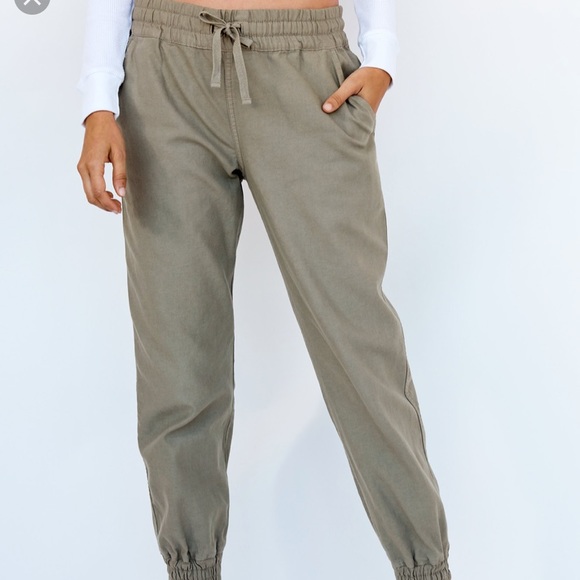 Aritzia Pants & Jumpsuits | Aritzia Tna Alix Green Drawstring Jogger Pant | Poshmark